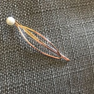 Pearl and gold hair clip